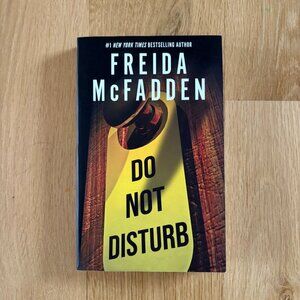 Do Not Disturb by Freida McFadden (Paperback)